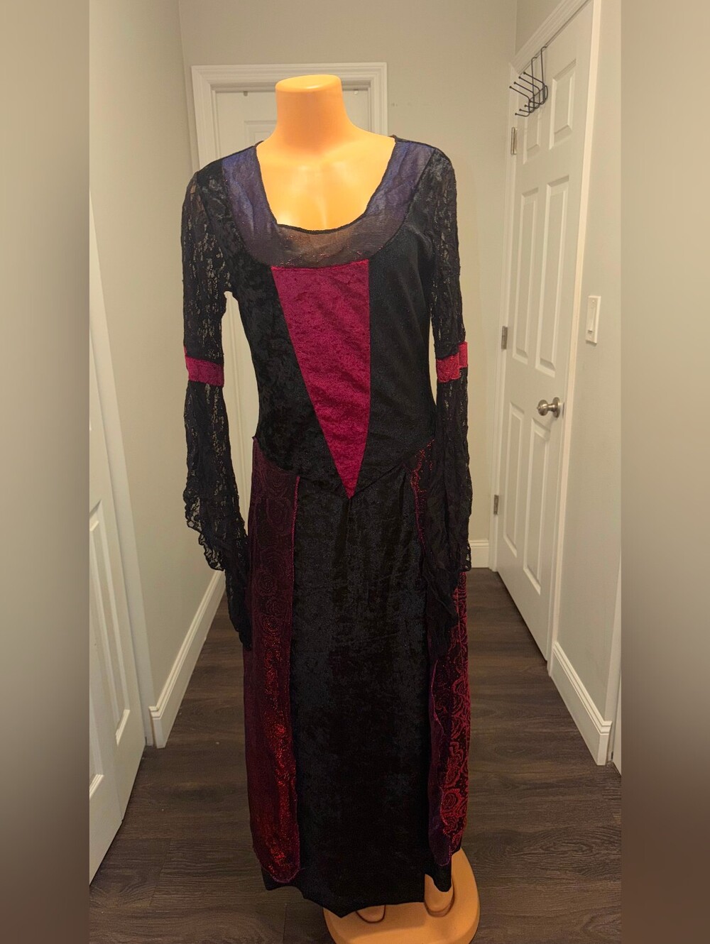 HALLOWEEN GOTHIC Women's Black and Burgundy Lace SIZE M/L